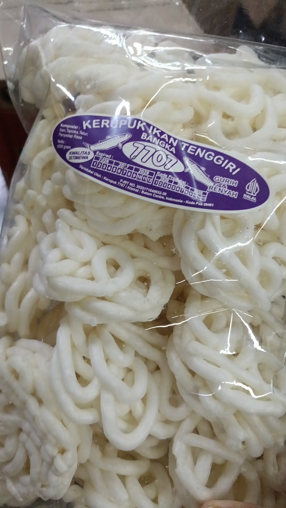 KERUPUK BAWANG & KERUPUK IKAN 77 (7707)  Crispy Indonesian Garlic / Fish Crackers